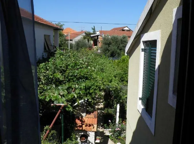 Mia Biograd